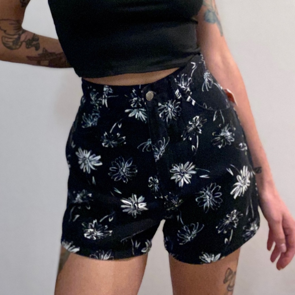 Vintage Limited Jeans black floral shorts